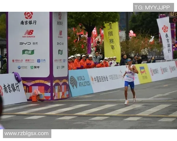 实时新闻南京城市马拉松点评极限运动队展现灵活性与团队协作的精彩瞬间